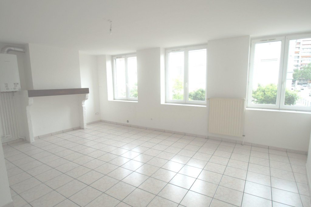 APPARTEMENT T4 A LOUER - ST ETIENNE ST ROCH/BAS FAURIEL - 67.93 m2 - 491�&euro; charges comprises par mois