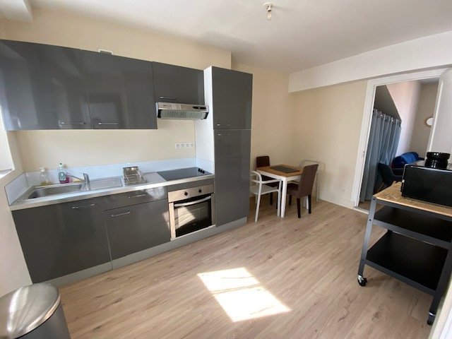 2 pièces Meublé A LOUER - ST ETIENNE PLACE GRENETTE/PEUPLE - 33.28 m2 - 420 &euro; charges comprises par mois