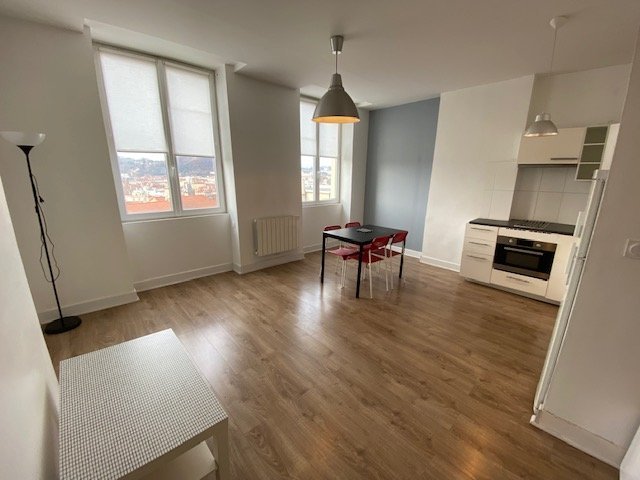APPARTEMENT T2 A LOUER - ST ETIENNE CENTRE VILLE - 55.04 m2 - 502 &euro; charges comprises par mois