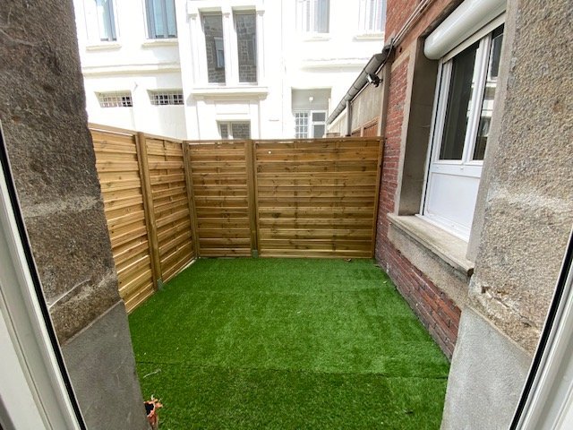 APPARTEMENT T2 A LOUER - ST ETIENNE Place Anatole France - 41.45 m2 - 428 € charges comprises par mois