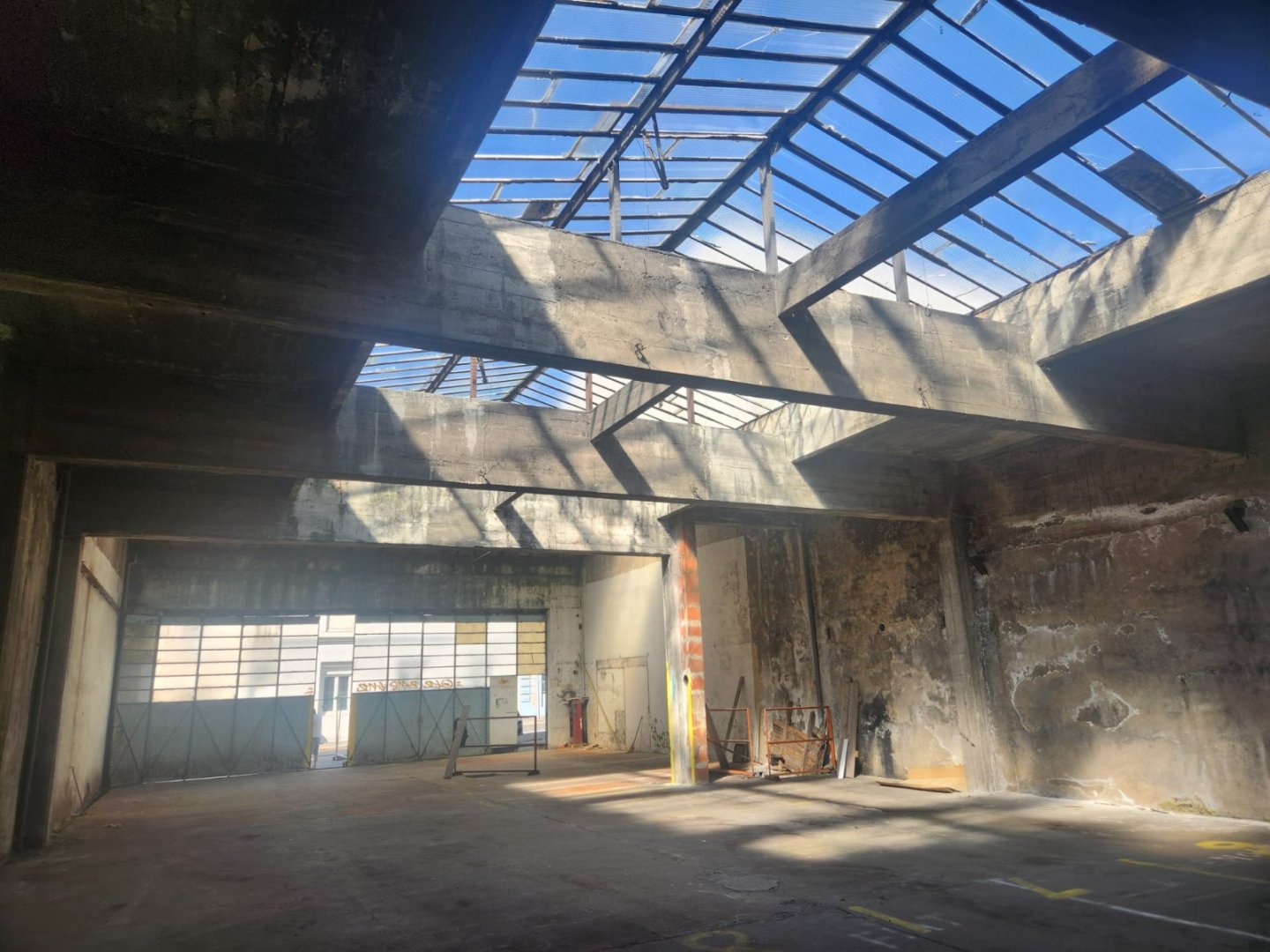 DEPOT - LOCAL D ACTIVITE A VENDRE - ST ETIENNE CHATEAUCREUX - 398 m2 - RÉALISÉ