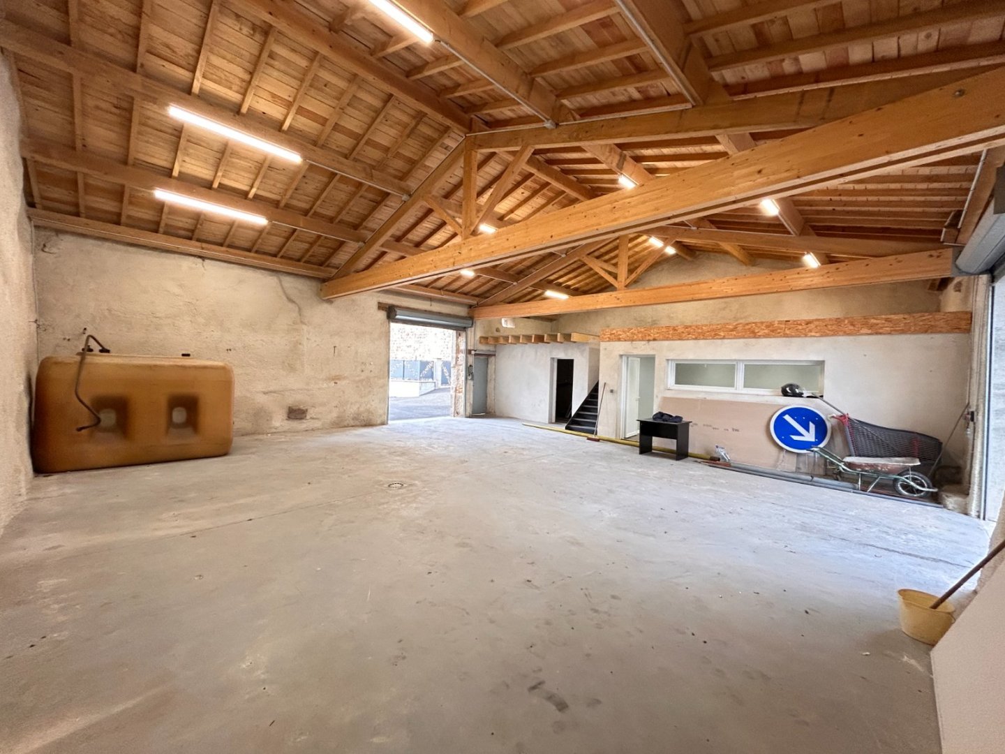 ENTREPOT A VENDRE - AUREC SUR LOIRE - 140 m2 - 128000€ 