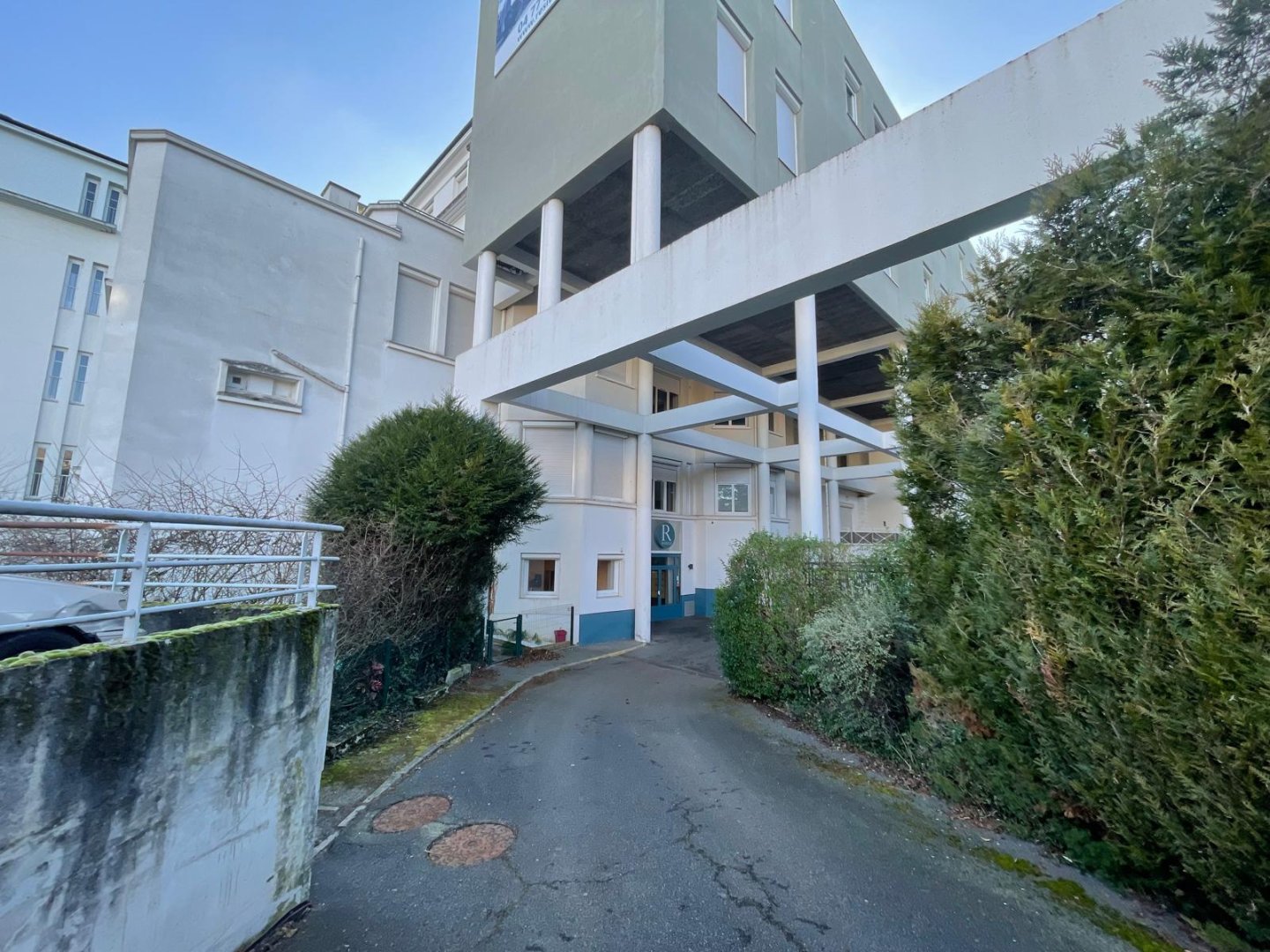 STUDIO - ST ETIENNE BELLEVUE - 152.85 m2 - VENDU