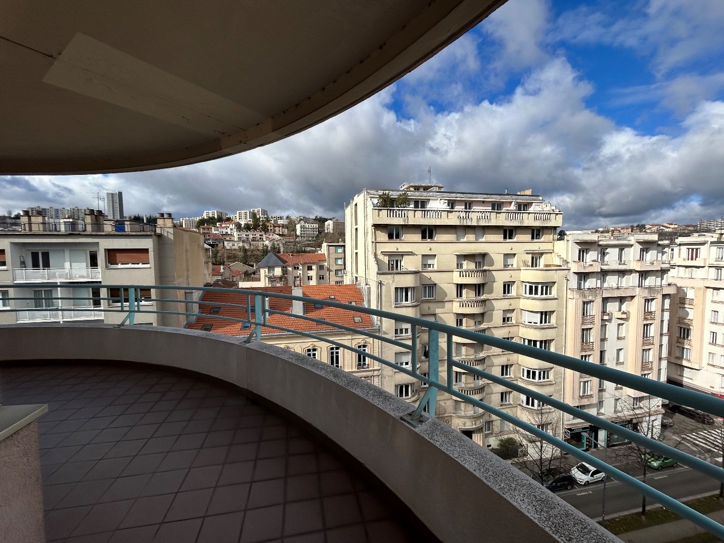 APPARTEMENT T5 A VENDRE - ST ETIENNE FACULTE   CENTRE DEUX - 105.7 m2 - 139000€