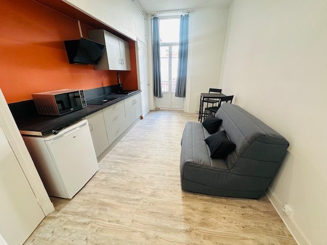 STUDIO A LOUER - ST ETIENNE QUARTIER HALLES/URSULES - 19.47 m2 - 375€ charges comprises par mois