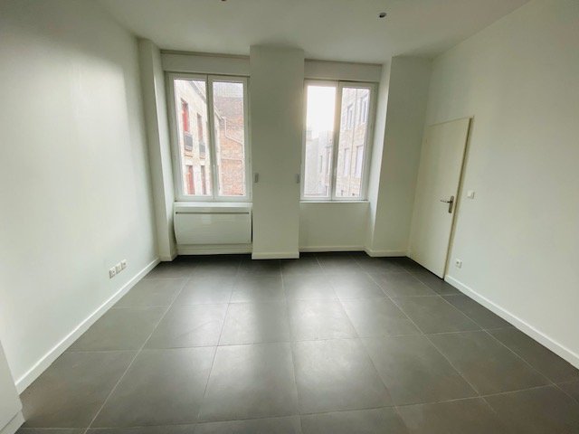 APPARTEMENT T2 A LOUER - ST ETIENNE PLACE DORIAN/PEUPLE - 30.68 m2 - 430€ charges comprises par mois