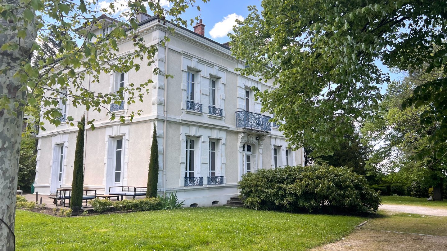 Maison de matre A VENDRE - ST ETIENNE MONTHIEU - 355 m2 - 685000€