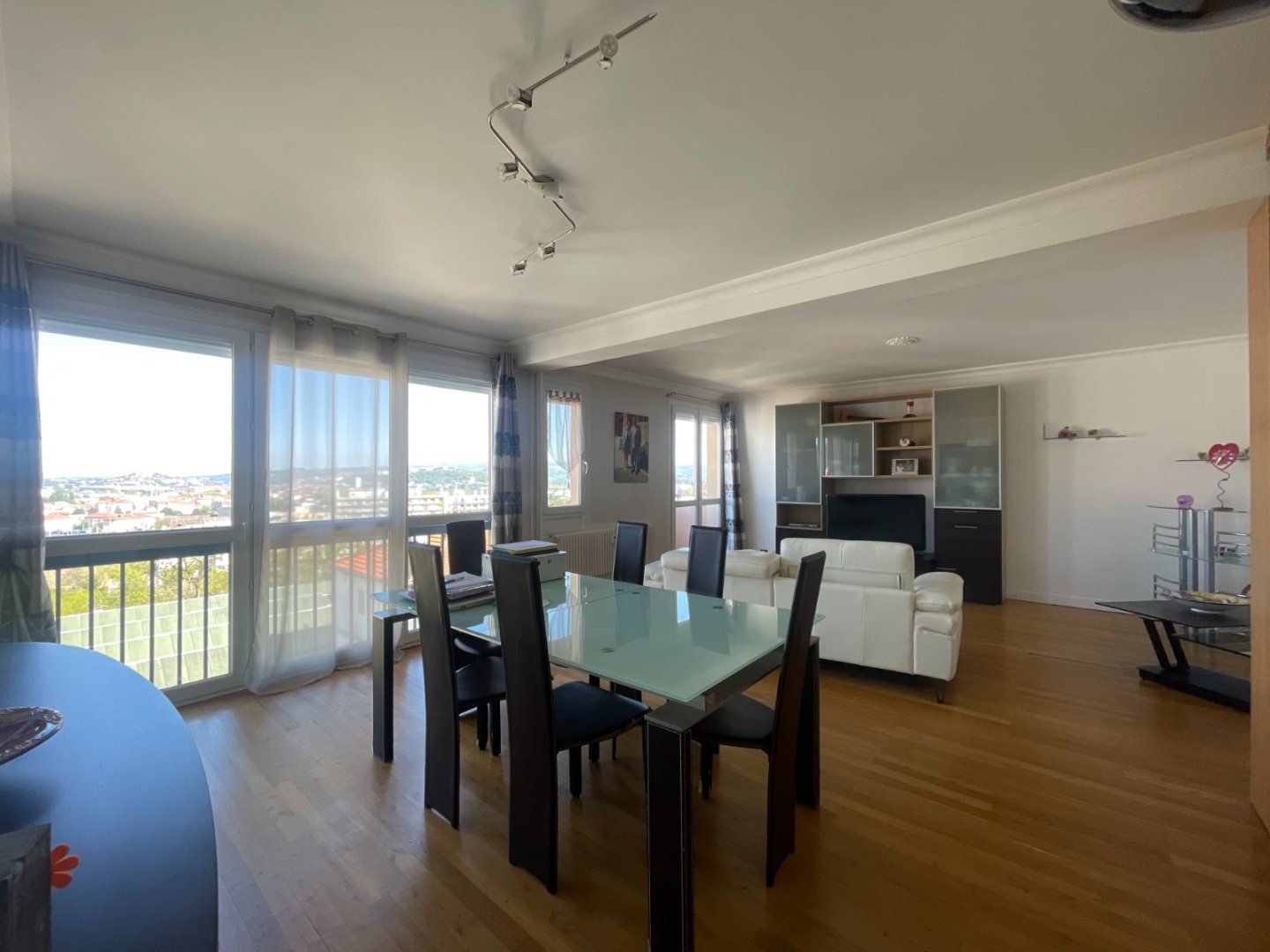 APPARTEMENT T4 A VENDRE - ST ETIENNE CHATEAUCREUX - 94.77 m2 - 105000€