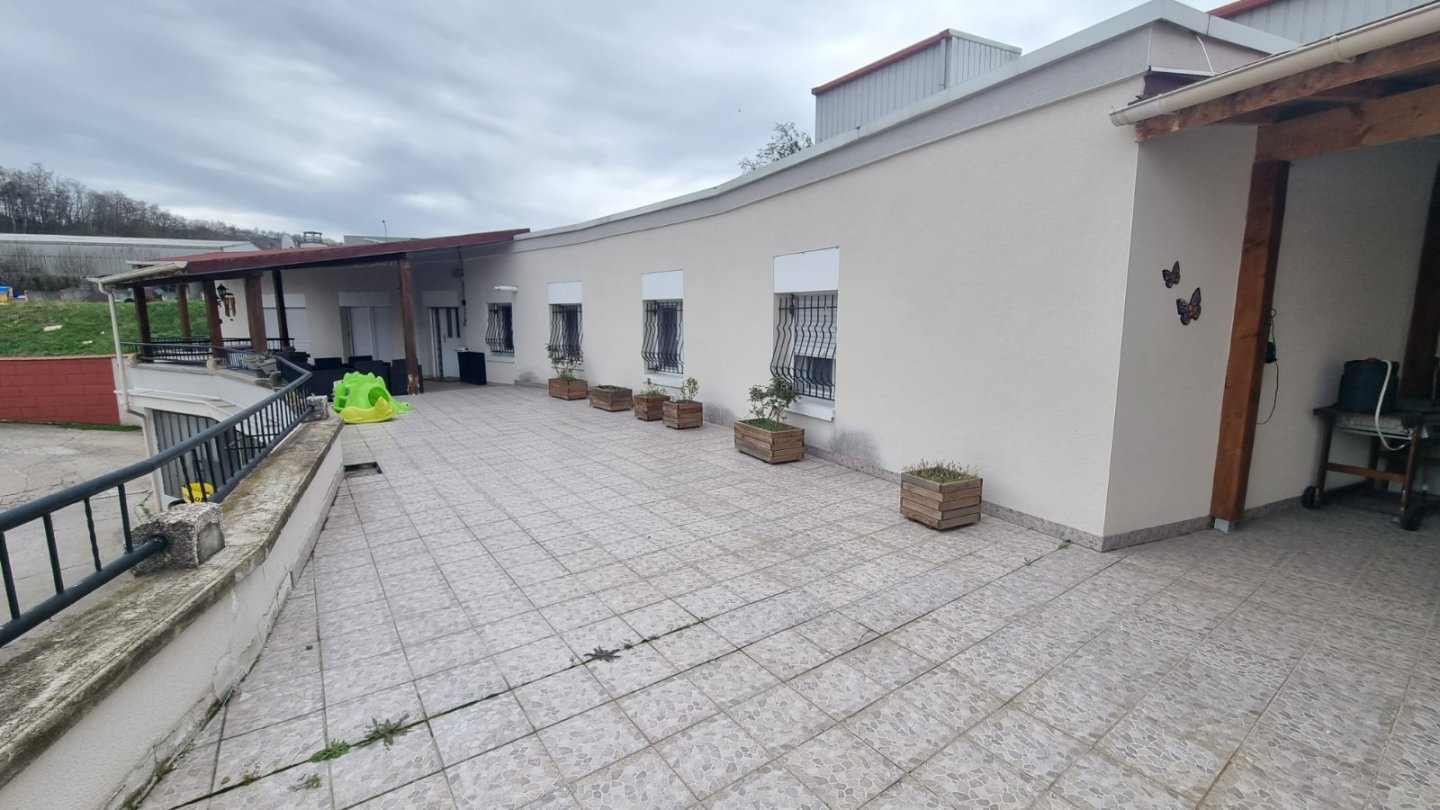 LOCAL COMMERCIAL A VENDRE - ST ETIENNE BEAUBRUN - 140 m2 - 149000€ 