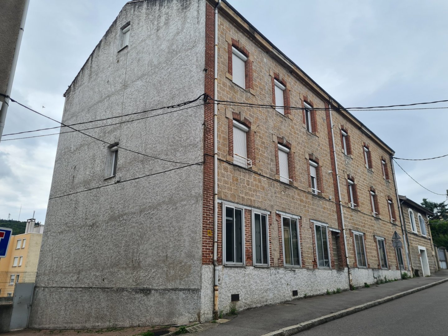 IMMEUBLE DE RAPPORT A VENDRE - ST ETIENNE BELLEVUE - 746 m2 - 775000€
