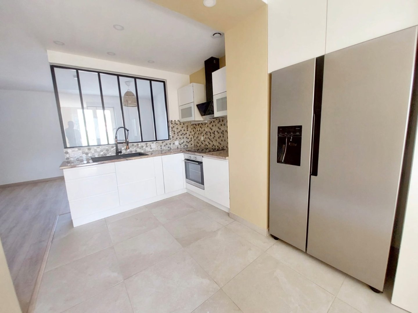 APPARTEMENT DE TYPE 4 AVEC GARAGE A VENDRE - UNIEUX - 84 m2 - 139000€