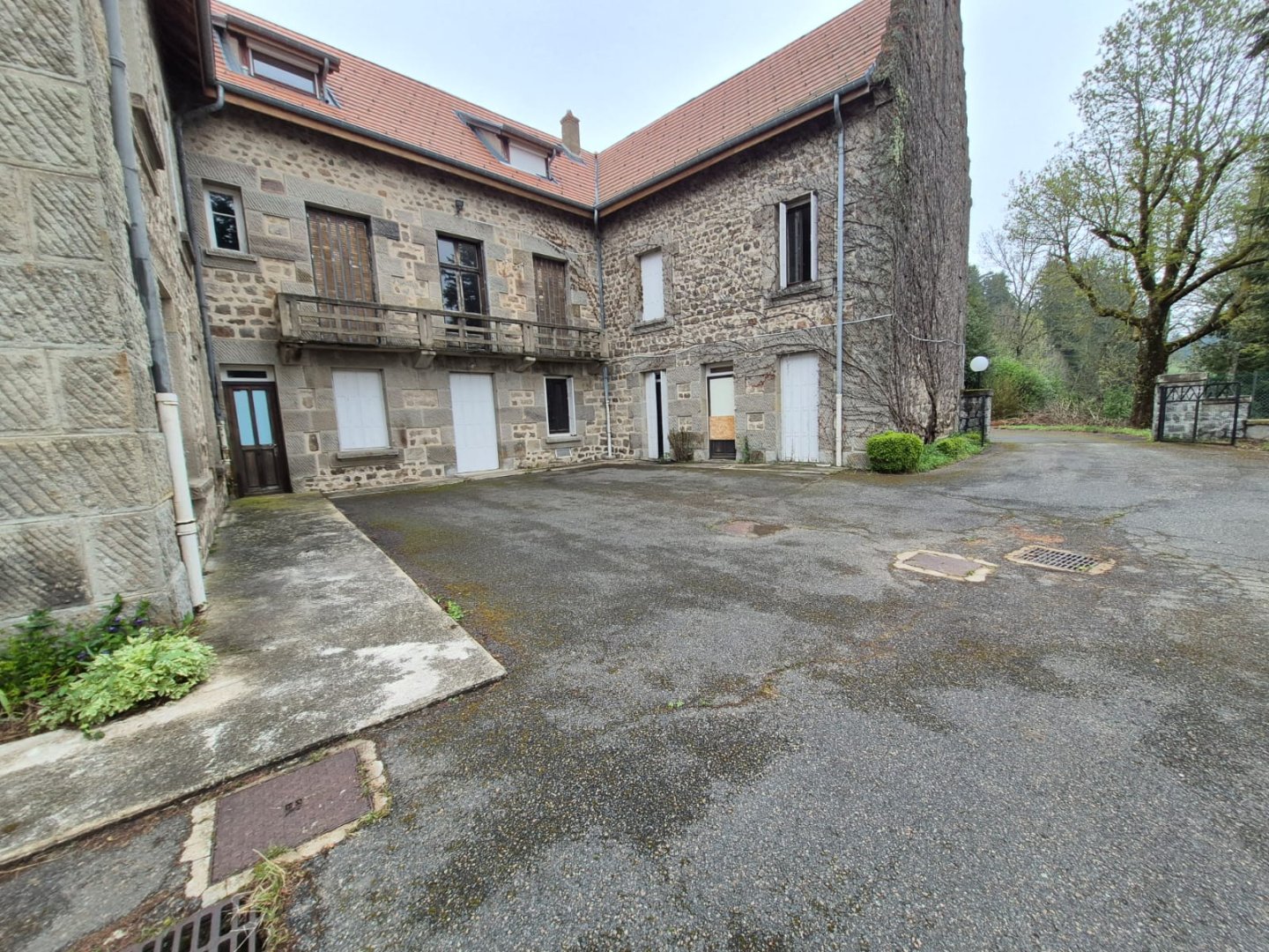 APPARTEMENT T3 A VENDRE - ST GENEST MALIFAUX - 72.9 m2 - 66000€