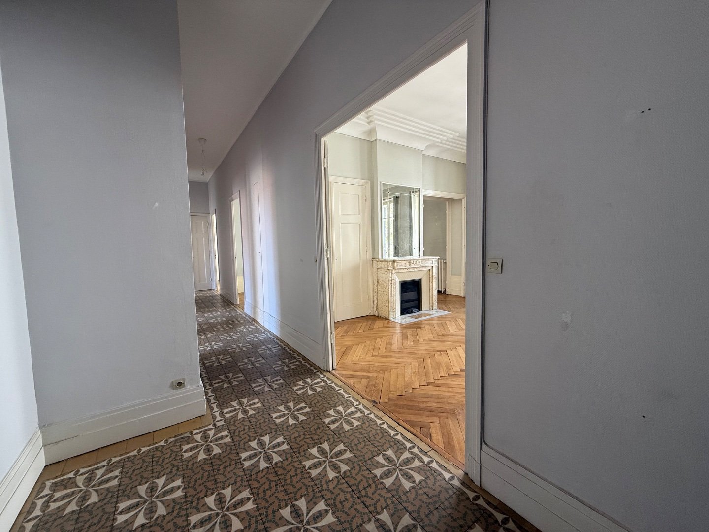 APPARTEMENT T5 A VENDRE - ST ETIENNE Albert Thomas - 141.09 m2 - 199 000 €