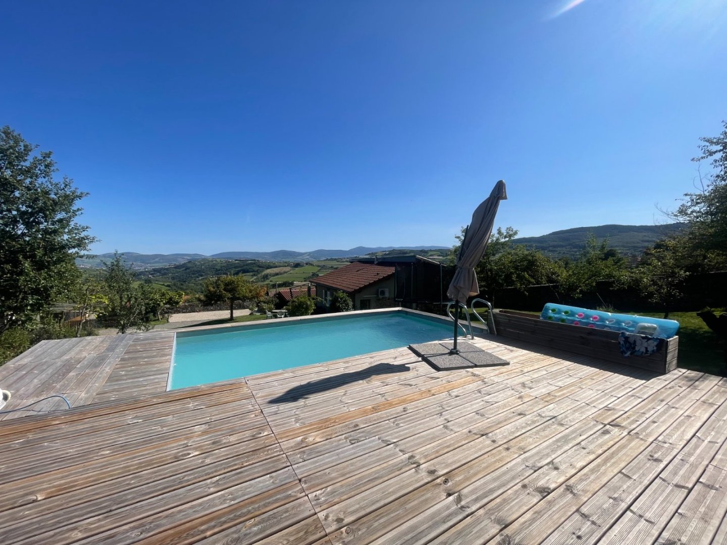 Maison de caractère aux beaux volumes avec piscine A VENDRE - VALFLEURY - 97 m2 - 399 000 €