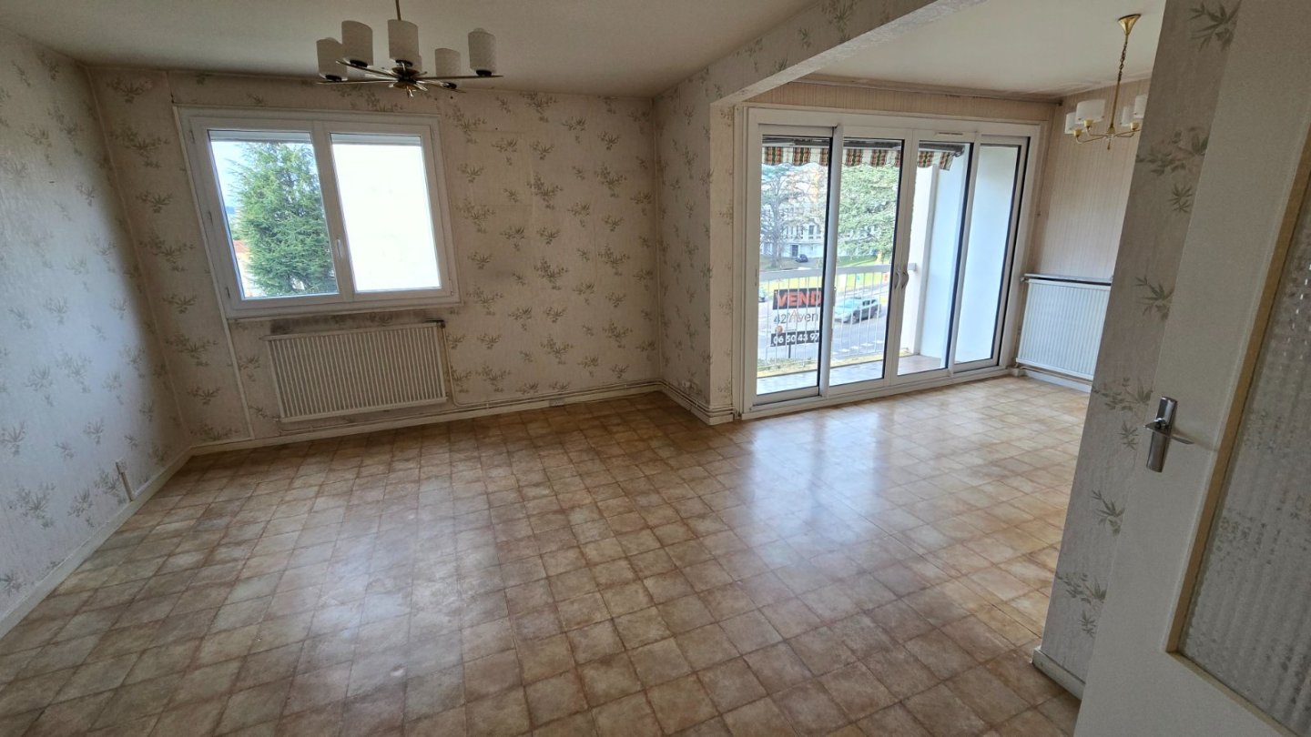 APPARTEMENT T5 A VENDRE - ST ETIENNE LA METARE - 86.17 m2 - 107 000 €
