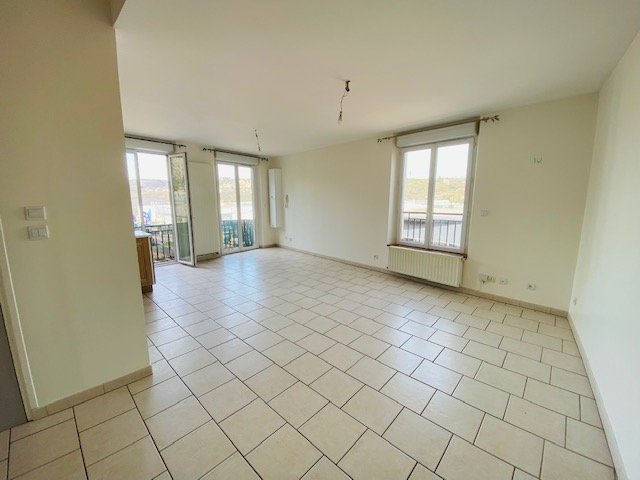 En Duplex A LOUER - ST PRIEST EN JAREZ Centre Lerclerc/Terrasse - 60.83 m2 - 590€ charges comprises par mois