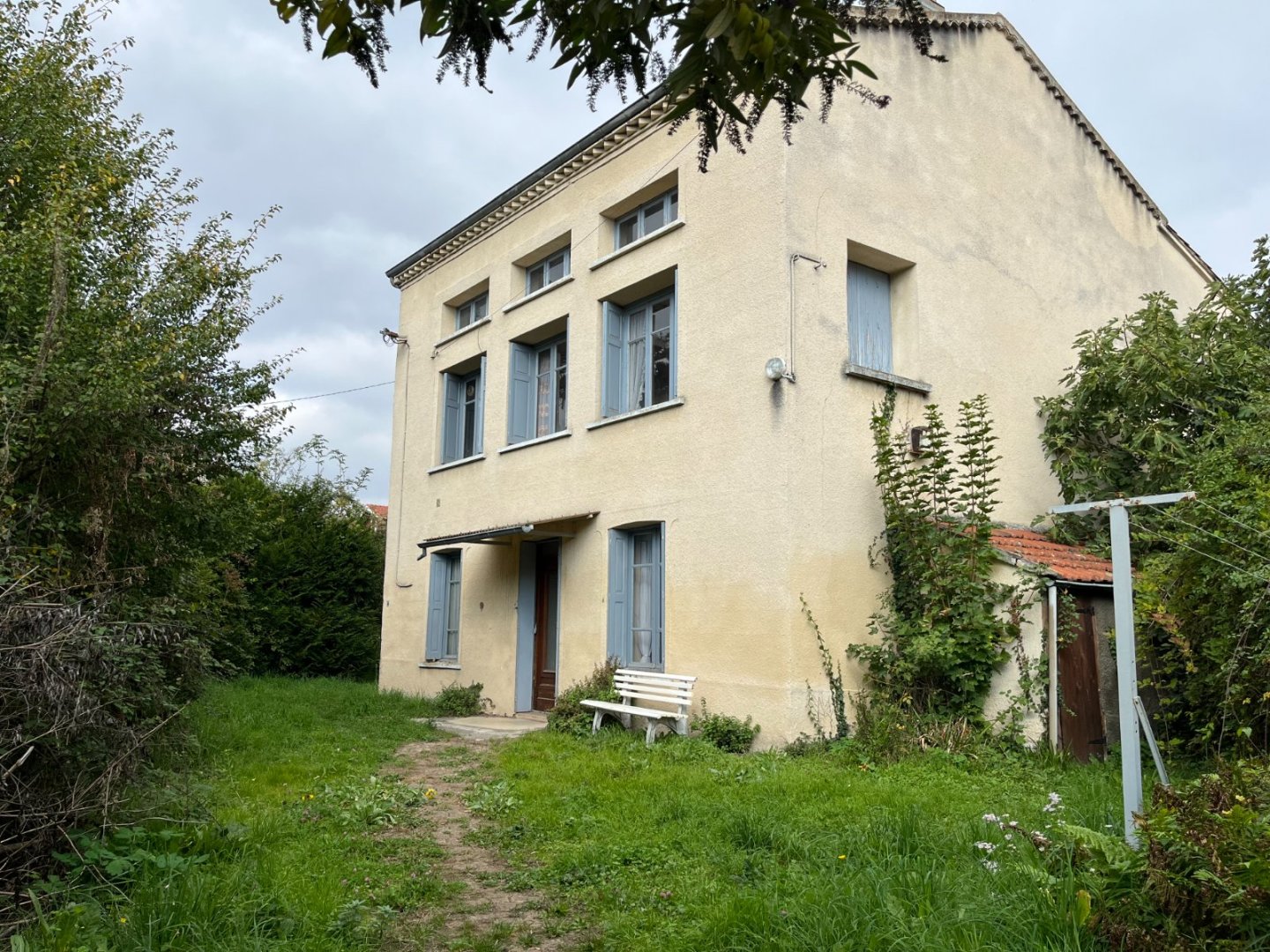 MAISON A VENDRE - ST JUST ST RAMBERT - 180 m2 - 170000€