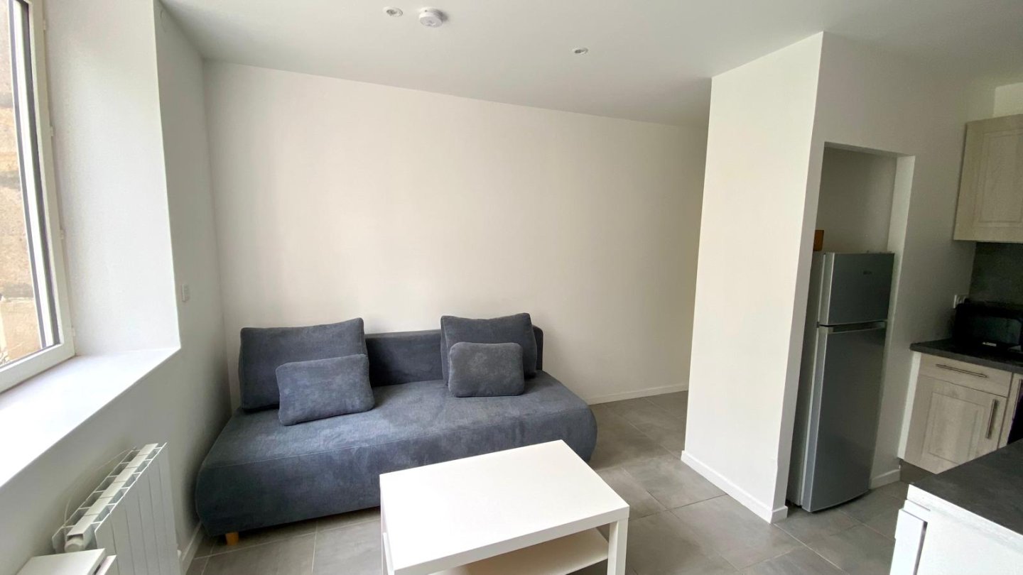 STUDIO A LOUER - ST ETIENNE TREFILERIE/CENTRE DEUX - 23 m2 - 395 € charges comprises par mois