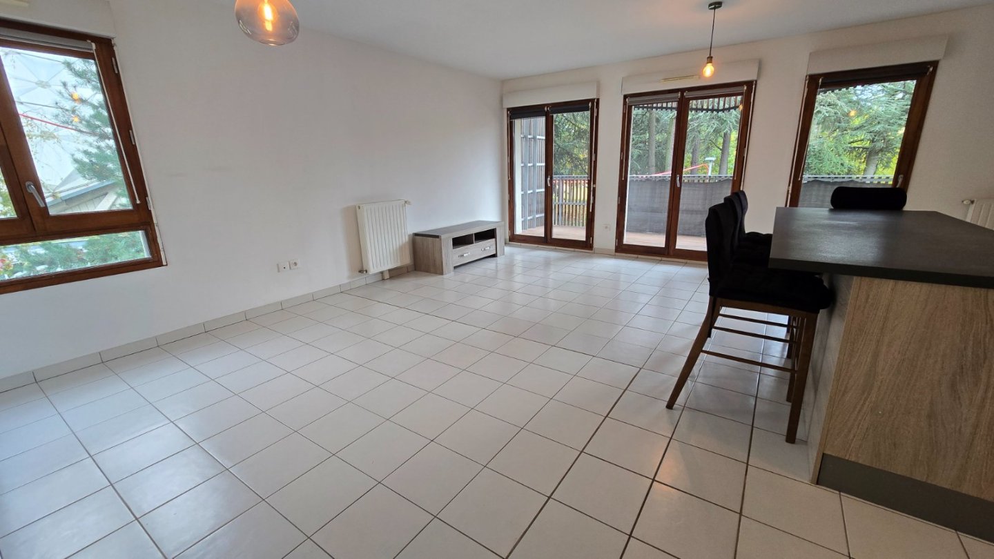 Appartement avec terrasse A LOUER - ST ETIENNE CITE DU DESIGN - 70.47 m2 - 770 € charges comprises par mois