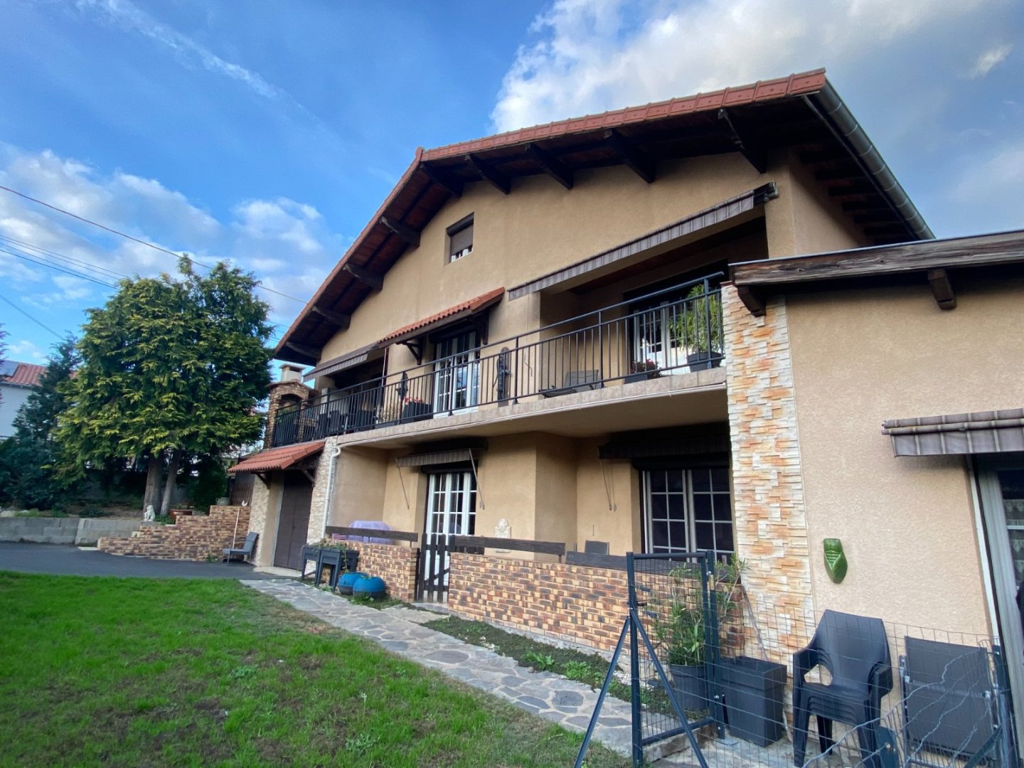 MAISON A VENDRE - RETOURNAC - 237 m2 - 230 000 €