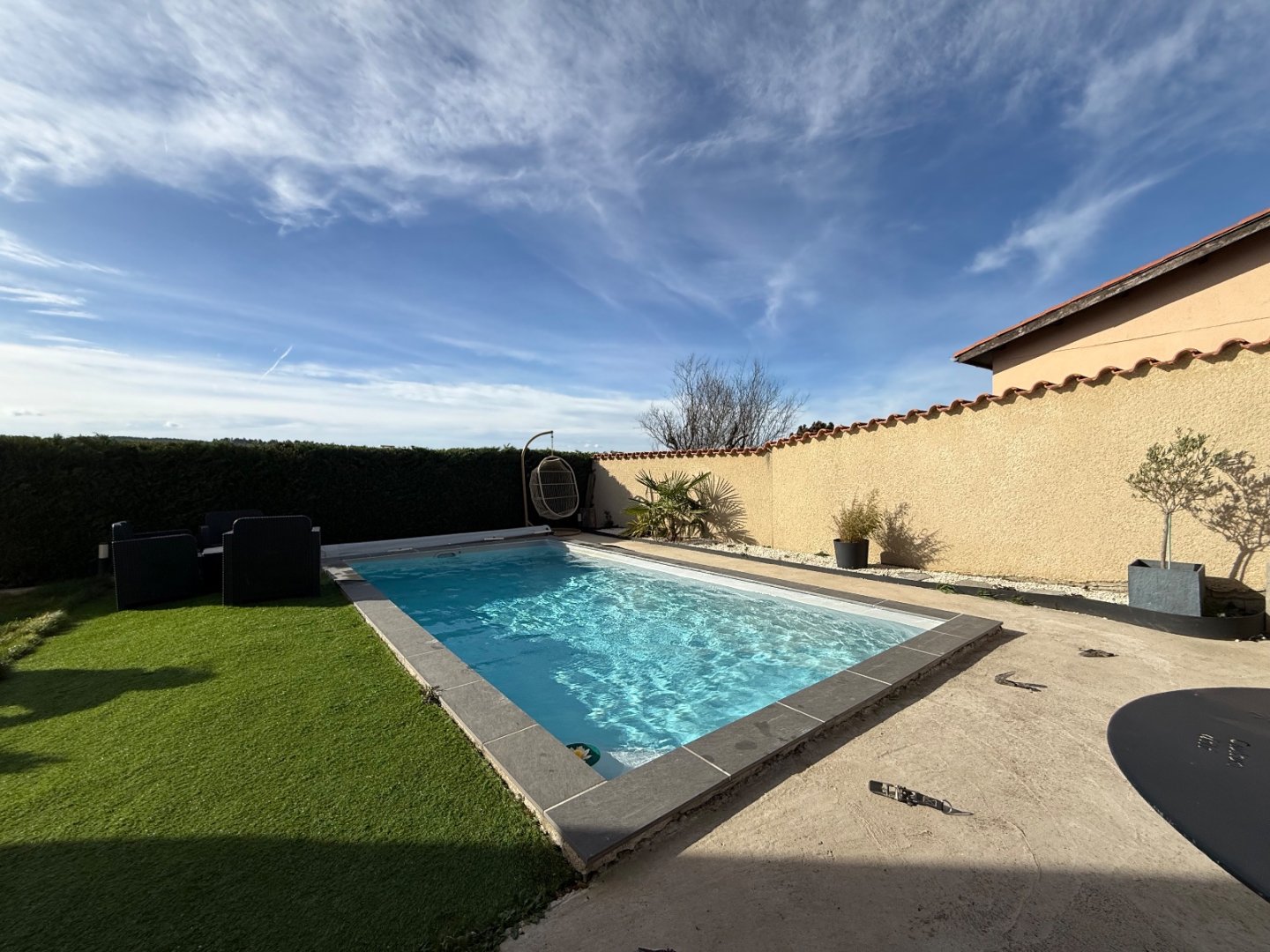 Maison sur 2 niveaux avec piscine A VENDRE - ST VICTOR SUR LOIRE - 115 m2 - 355000€