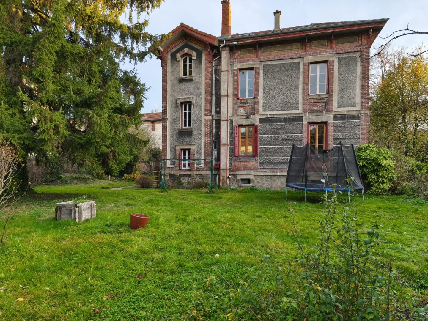 MAISON A VENDRE - LE CHAMBON FEUGEROLLES - 146 m2 - 175�000�&euro;