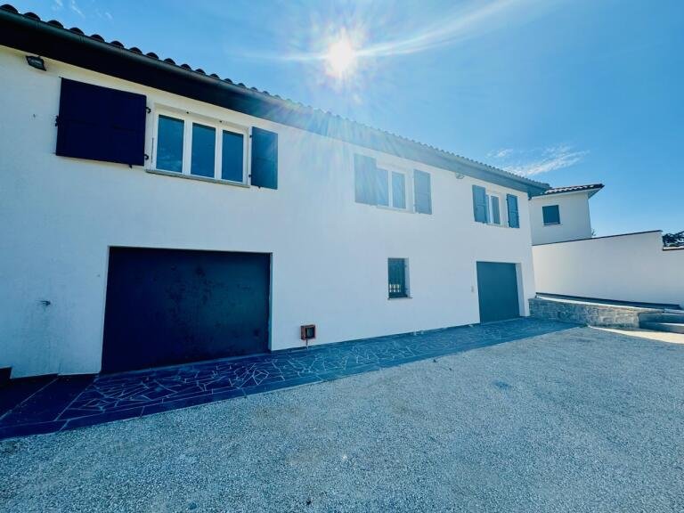 MAISON A LOUER - ST CHAMOND - 175.36 m2 - 1�850�&euro; charges comprises par mois