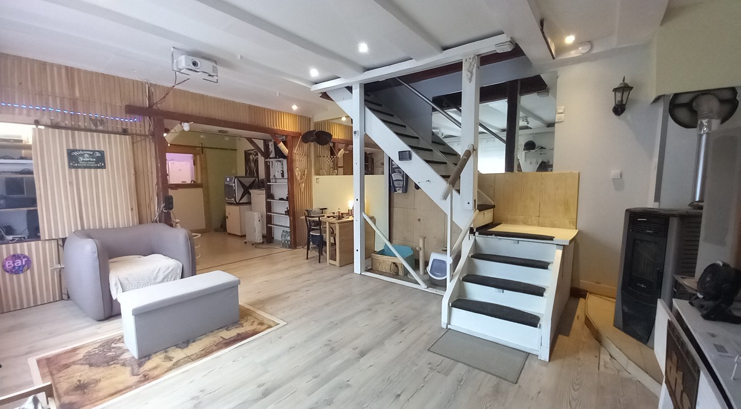 MAISON DE VILLAGE A VENDRE - ST MARTIN LA PLAINE - 85 m2 - 134�000�&euro;