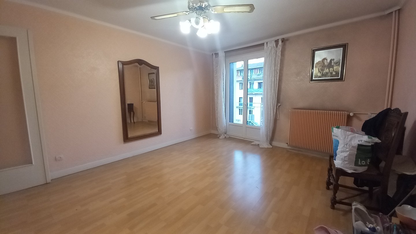 T3 AVEC BALCON A VENDRE - RIVE DE GIER - 79 m2 - 86 000 €