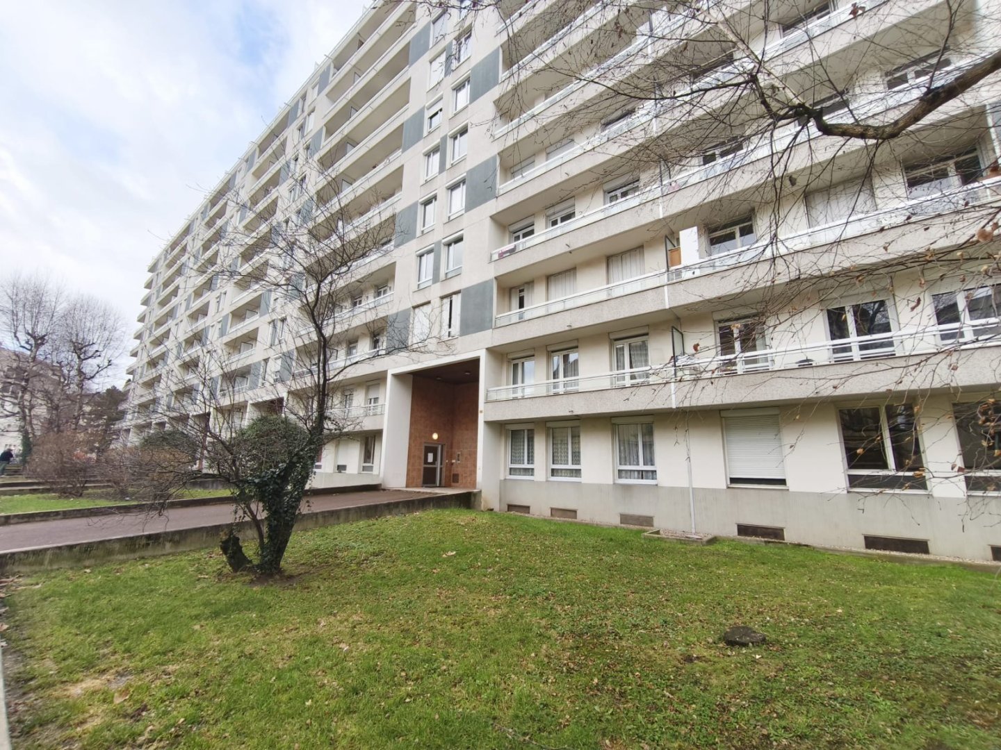 APPARTEMENT T4 A VENDRE - ST ETIENNE BELLEVUE - 108 m2 - 118�000�&euro;