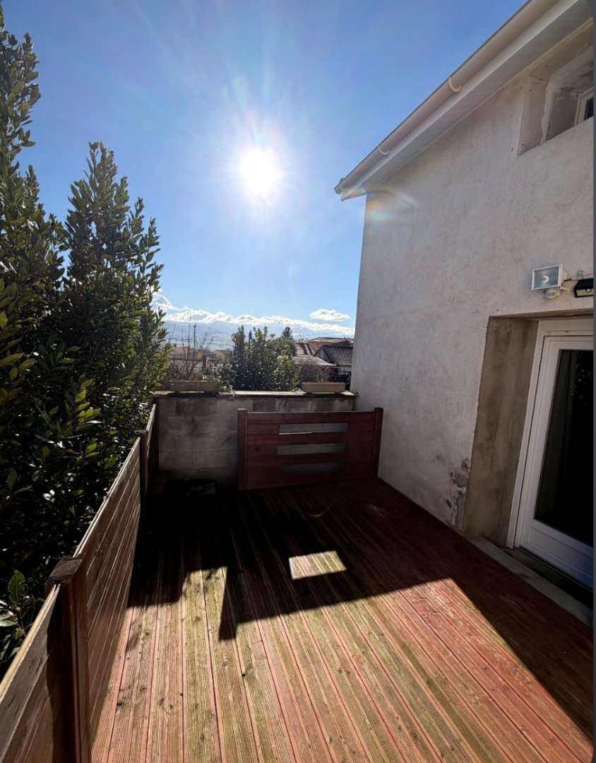 MAISON DE VILLAGE A VENDRE - GENILAC - 68.8 m2 - 195�000�&euro;