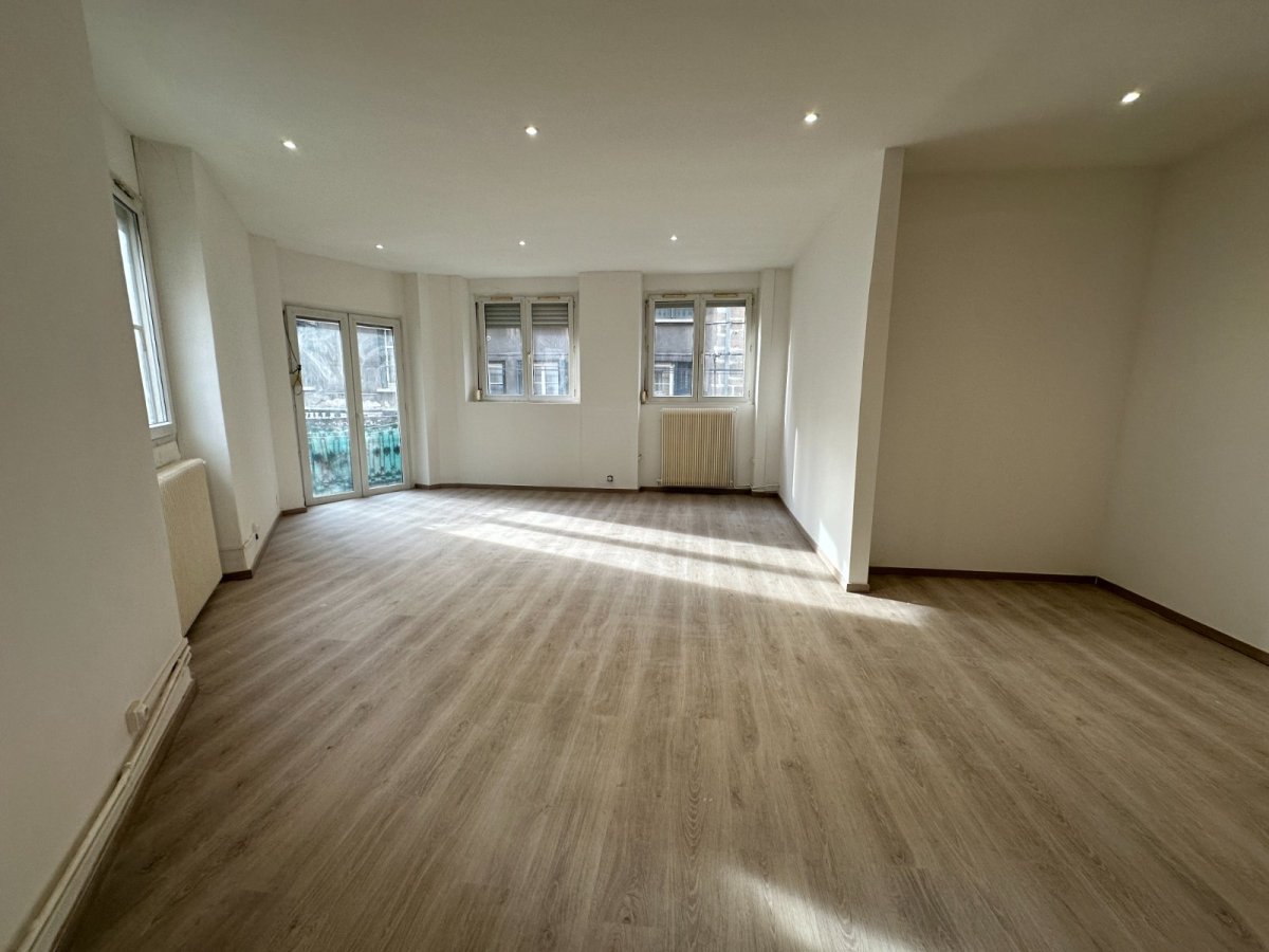 Beaubrun, appartement de 88 m2 , 3 chambres A VENDRE - ST ETIENNE BEAUBRUN - 86.96 m2 - 69 900 &euro;