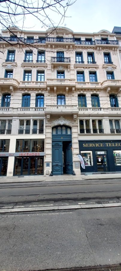 APPARTEMENT T3 A VENDRE - ST ETIENNE HYPER CENTRE - 59 m2 - 99 000 €