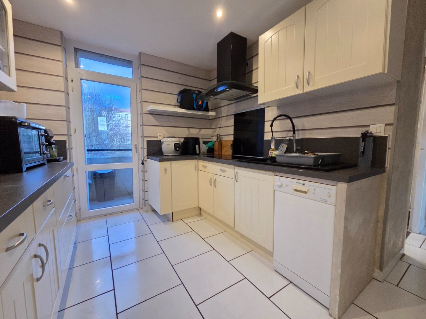 APPARTEMENT T2 A VENDRE - ST ETIENNE MONTPLAISIR - 55.46 m2 - 66�000�&euro;