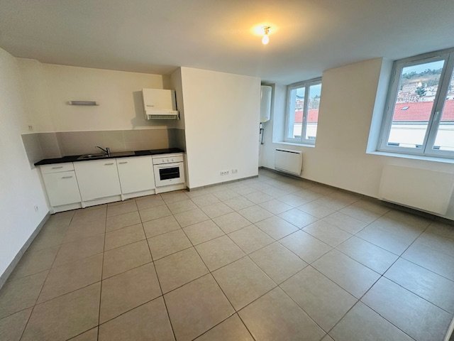 APPARTEMENT T3 A LOUER - ST ETIENNE BAS FAURIEL/PLACE ST ROCH - 46.24 m2 - 470�&euro; charges comprises par mois