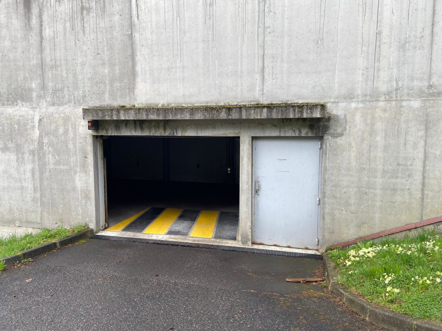 GARAGE A LOUER - ST ETIENNE BELLEVUE/SOLAURE/JOMAYERE - 67�&euro; charges comprises par mois