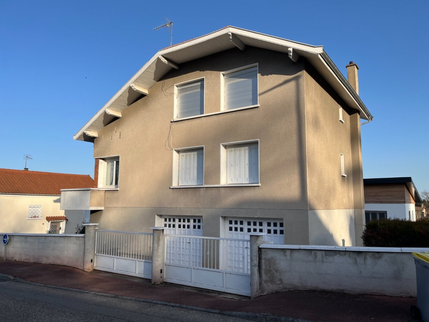 MAISON A VENDRE - ANDREZIEUX BOUTHEON - 111 m2 - 295�000�&euro;