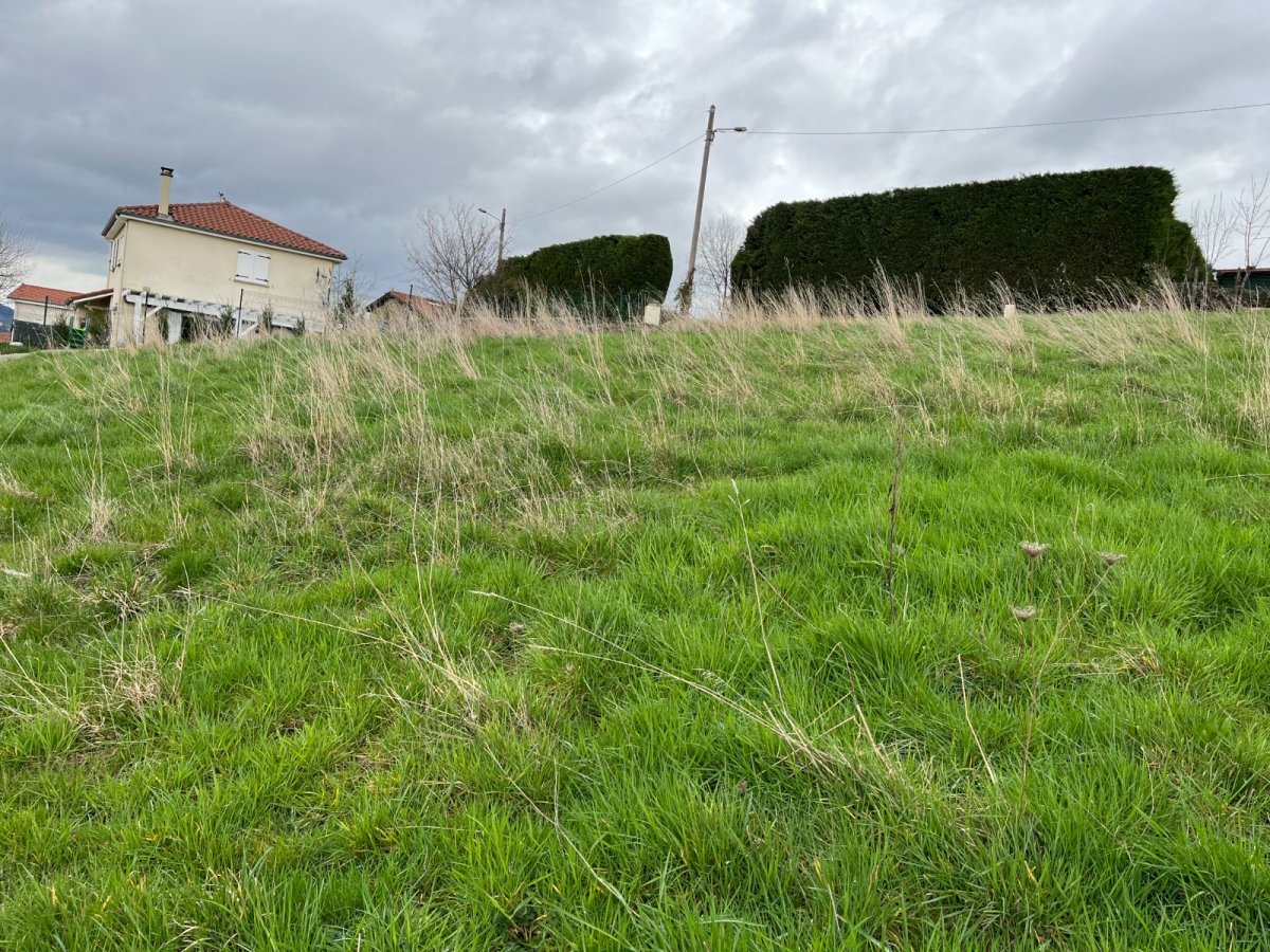 TERRAIN A VENDRE - ST CHAMOND - 1159 m2 - 105 000 &euro;