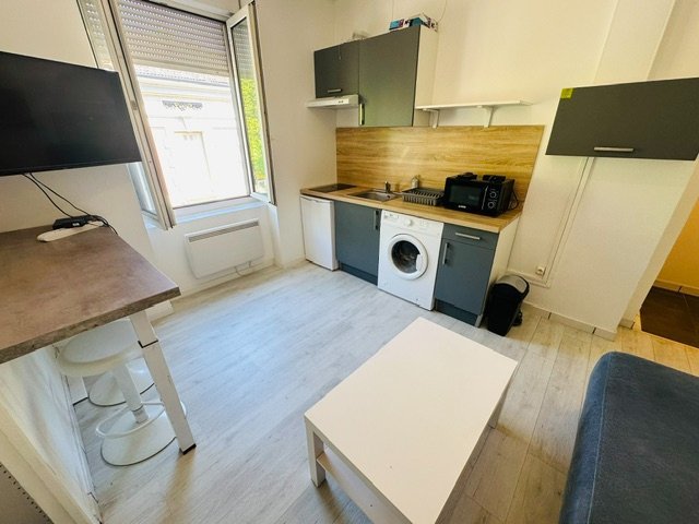 Petit 2 pièces Meublé A LOUER - ST ETIENNE Fauriel/Métare - 21.83 m2 - 430 &euro; charges comprises par mois