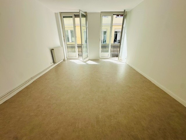 APPARTEMENT T3 A LOUER - ST ETIENNE JEAN JAURES - 74.85 m2 - 565 &euro; charges comprises par mois