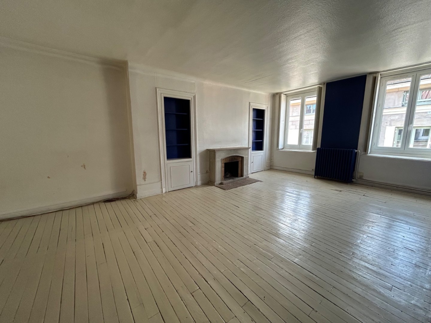 APPARTEMENT T3 A VENDRE - ST ETIENNE CENTRE VILLE - 100 m2 - 75 000 &euro;