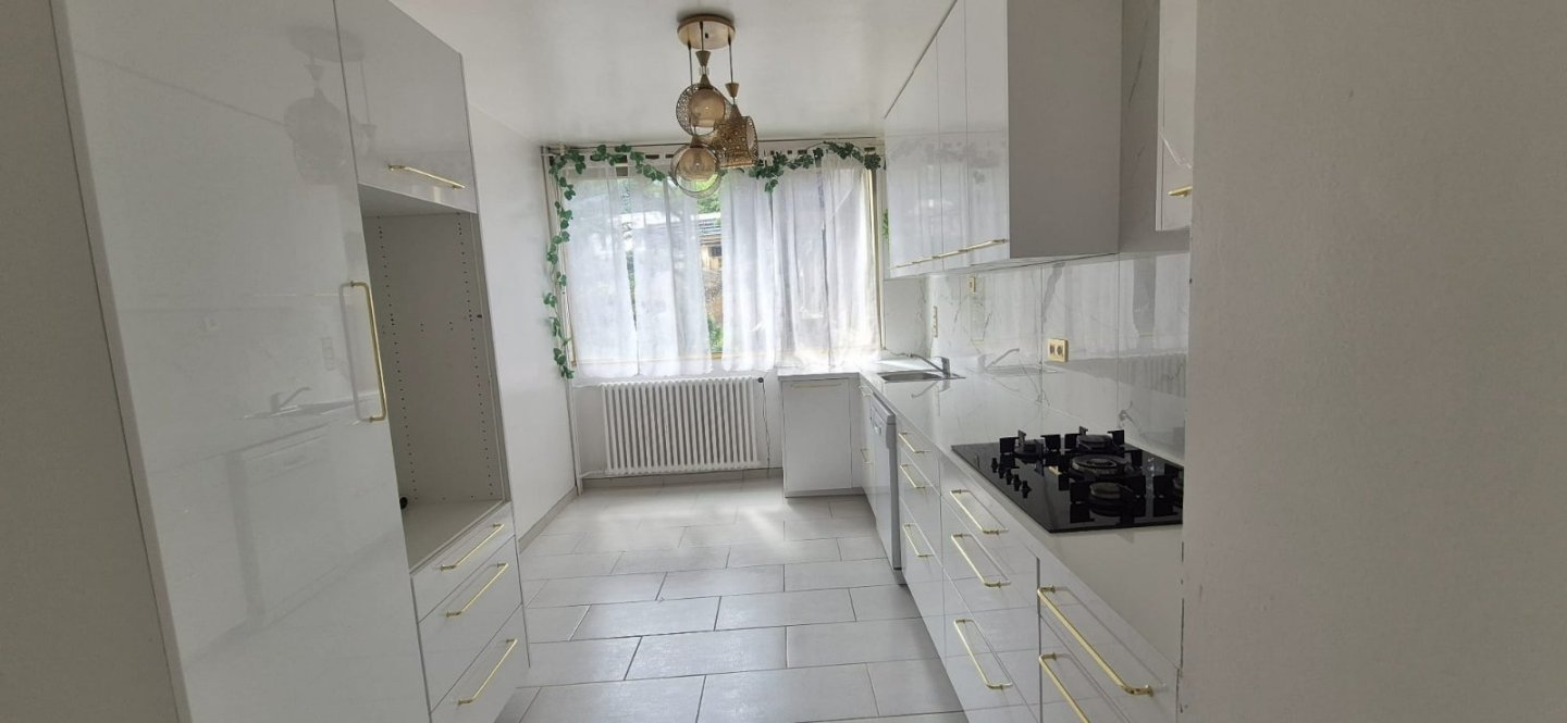 APPARTEMENT T4 A VENDRE - ST ETIENNE BERGSON - 83 m2 - 96 000 &euro;