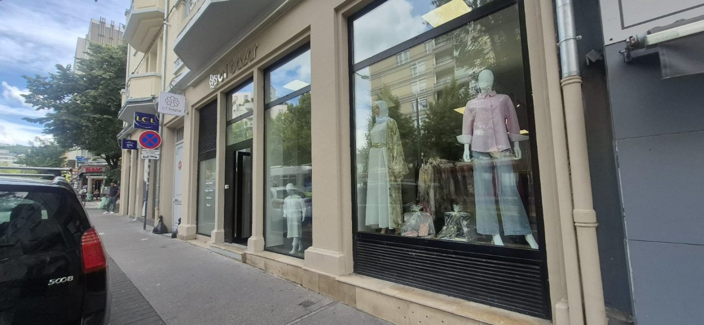 BOUTIQUE A VENDRE - ST ETIENNE BELLEVUE - 82 m2 - 95 000 &euro; 