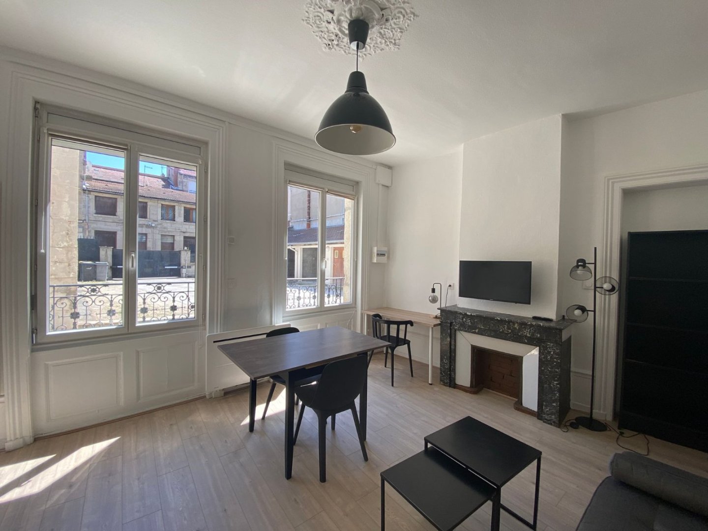 STUDIO A LOUER - ST ETIENNE BADOUILLERE - 27.5 m2 - 445 &euro; charges comprises par mois
