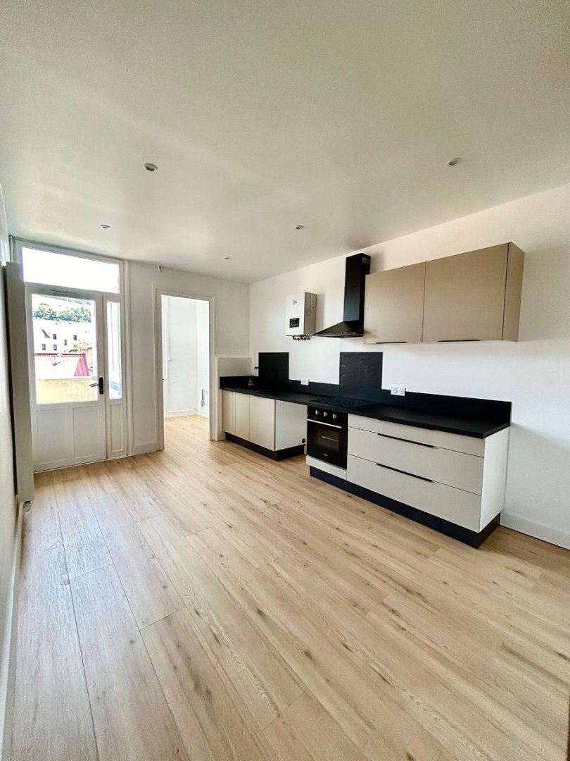 IMMEUBLE A VENDRE - ST ETIENNE SOLAURE - 590 m2 - 650 000 €