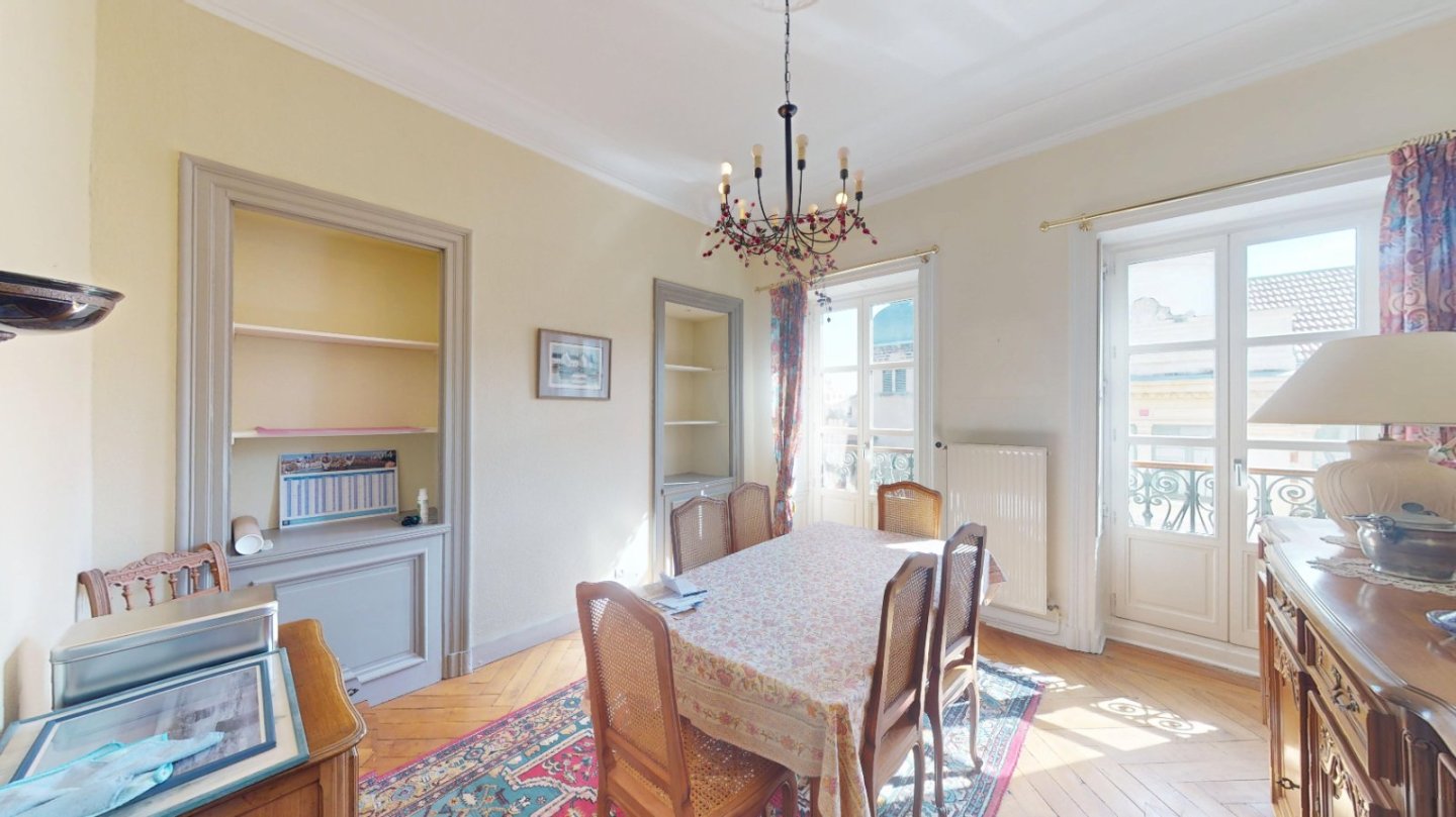 APPARTEMENT T4 A VENDRE - ST ETIENNE CENTRE VILLE - 125.12 m2 - 170 000 €