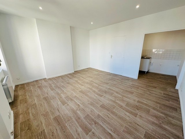 STUDIO A LOUER - ST ETIENNE JACQUARD/JEAN JAURES - 27.36 m2 - 365 &euro; charges comprises par mois