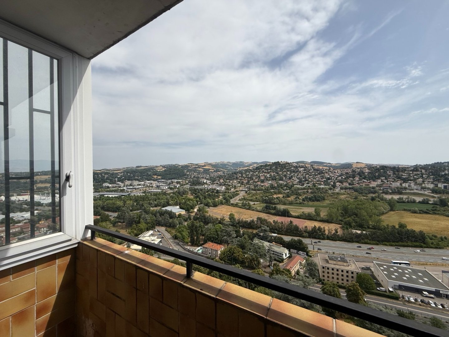 APPARTEMENT T3 A VENDRE - VILLARS - 84.85 m2 - 75 000 €