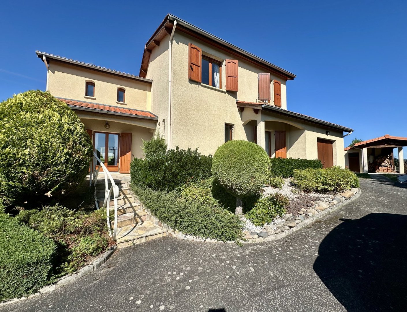 MAISON A VENDRE - BEAUZAC - 143 m2 - 330 000 €