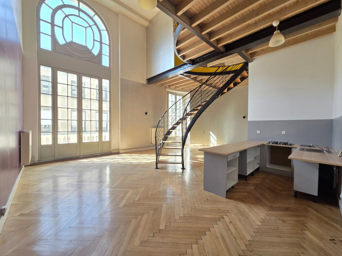 APPARTEMENT T4 A VENDRE - ST ETIENNE CENTRE VILLE - 156.38 m2 - 260 000 &euro;